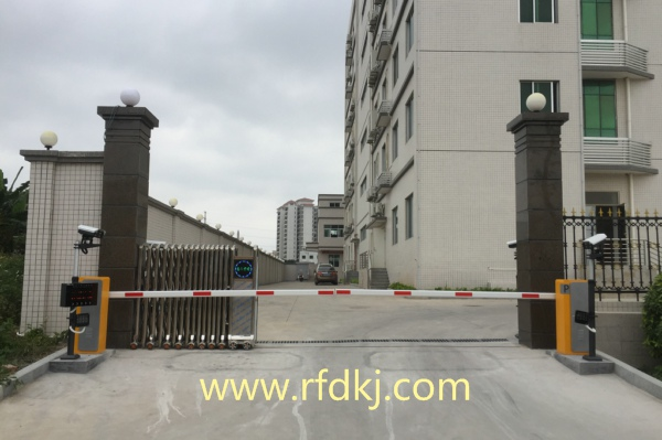 在電動門/平移門/懸浮門/伸縮門加裝或改裝車牌識別系統(tǒng)時必須考慮的三個問題 在電動門/平移門/懸浮門/伸縮門加裝或改裝車牌識別系統(tǒng)時必須考慮的三個問題